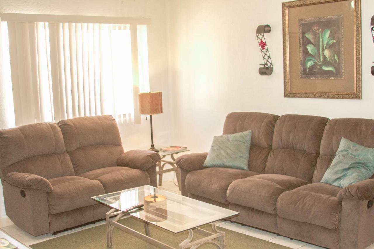 2 Bedroom / 1 Bath Only 5 Minutes Away From Bank Of Hawaii Sinajana Exterior foto